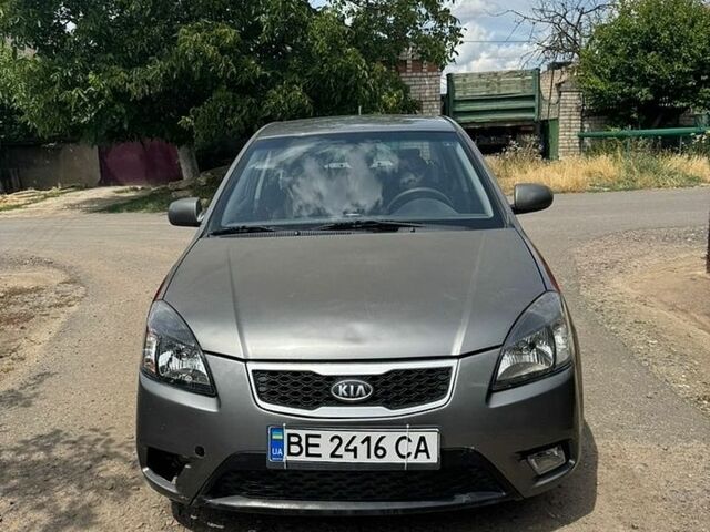 Серый Киа Рио, объемом двигателя 1.4 л и пробегом 92 тыс. км за 3700 $, фото 1 на Automoto.ua