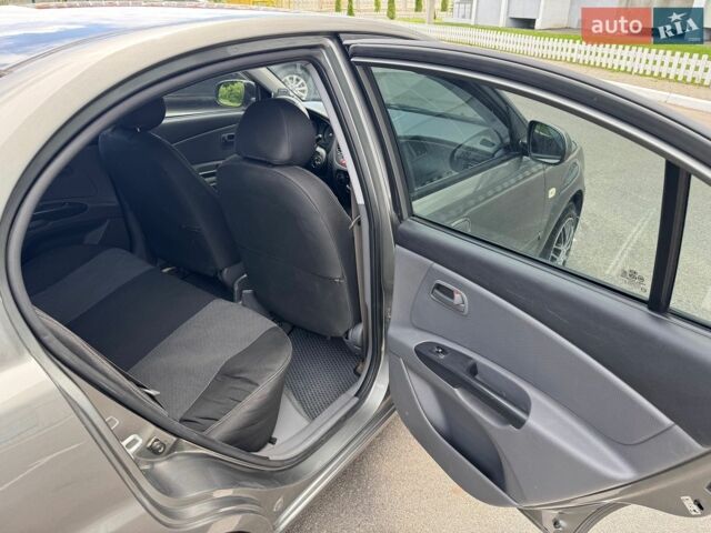 Сірий Кіа Ріо, об'ємом двигуна 1.4 л та пробігом 195 тис. км за 5250 $, фото 8 на Automoto.ua
