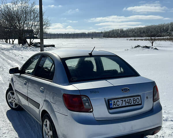 Серый Киа Рио, объемом двигателя 1.4 л и пробегом 196 тыс. км за 4500 $, фото 2 на Automoto.ua