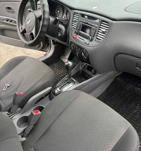 Серый Киа Рио, объемом двигателя 1.4 л и пробегом 135 тыс. км за 6999 $, фото 18 на Automoto.ua