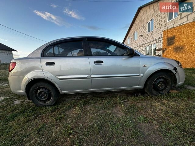 Сірий Кіа Ріо, об'ємом двигуна 1.4 л та пробігом 245 тис. км за 4000 $, фото 3 на Automoto.ua