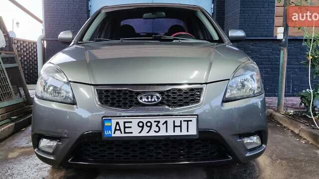 Серый Киа Рио, объемом двигателя 1.4 л и пробегом 135 тыс. км за 4900 $, фото 1 на Automoto.ua