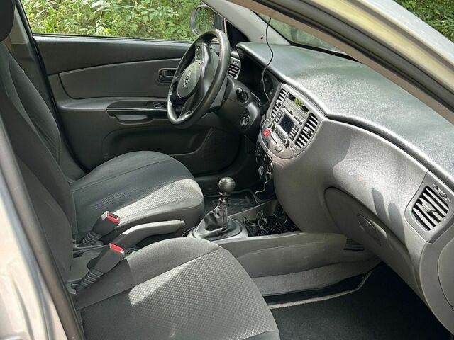 Сірий Кіа Ріо, об'ємом двигуна 1.4 л та пробігом 174 тис. км за 5900 $, фото 9 на Automoto.ua