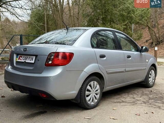 Серый Киа Рио, объемом двигателя 1.4 л и пробегом 89 тыс. км за 4200 $, фото 6 на Automoto.ua