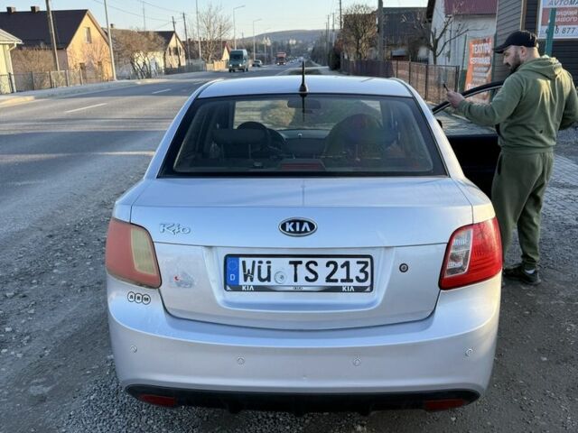 Сірий Кіа Ріо, об'ємом двигуна 1.4 л та пробігом 102 тис. км за 1900 $, фото 2 на Automoto.ua