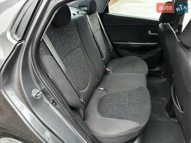 Сірий Кіа Ріо, об'ємом двигуна 1.6 л та пробігом 139 тис. км за 8500 $, фото 33 на Automoto.ua