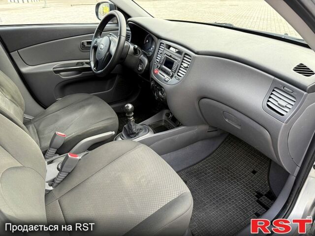 Серый Киа Рио, объемом двигателя 14 л и пробегом 172 тыс. км за 4950 $, фото 9 на Automoto.ua