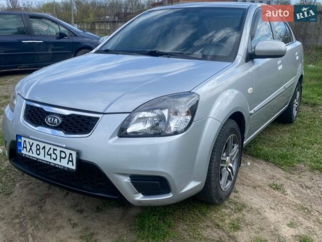 Серый Киа Рио, объемом двигателя 1.4 л и пробегом 154 тыс. км за 5300 $, фото 1 на Automoto.ua