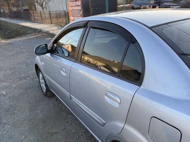 Сірий Кіа Ріо, об'ємом двигуна 1.4 л та пробігом 102 тис. км за 1900 $, фото 3 на Automoto.ua