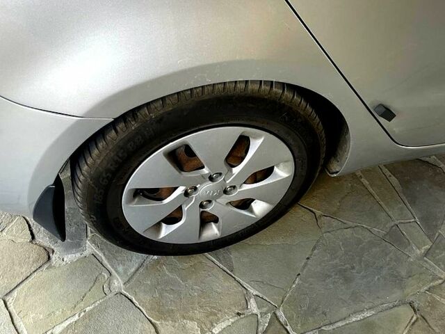 Серый Киа Рио, объемом двигателя 1.6 л и пробегом 140 тыс. км за 7900 $, фото 4 на Automoto.ua