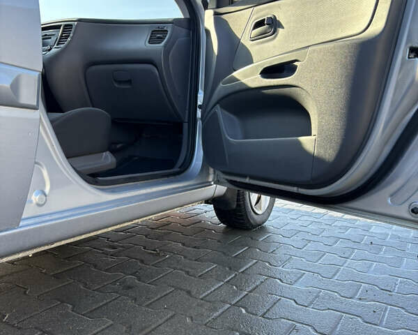 Серый Киа Рио, объемом двигателя 1.4 л и пробегом 138 тыс. км за 6000 $, фото 15 на Automoto.ua