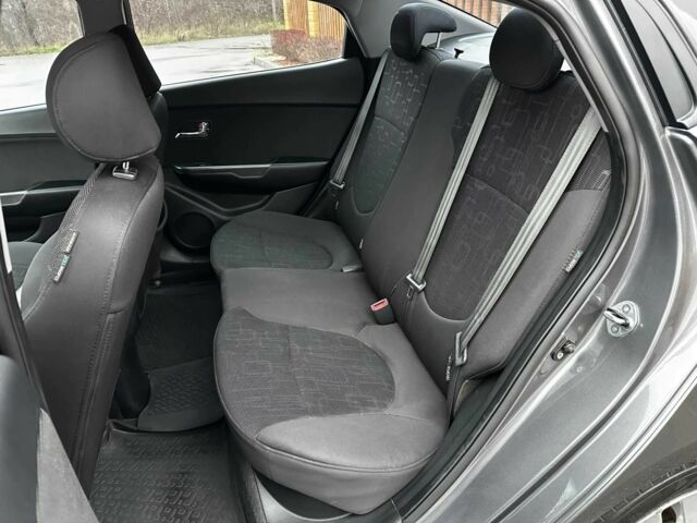 Сірий Кіа Ріо, об'ємом двигуна 1.6 л та пробігом 139 тис. км за 8500 $, фото 19 на Automoto.ua