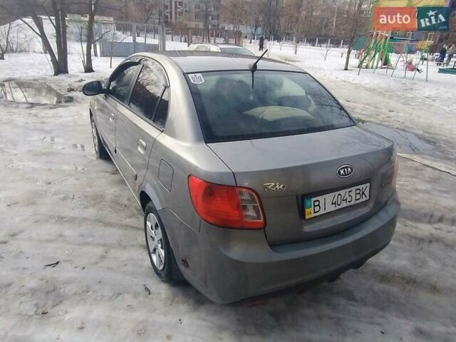 Серый Киа Рио, объемом двигателя 1.4 л и пробегом 271 тыс. км за 5000 $, фото 5 на Automoto.ua