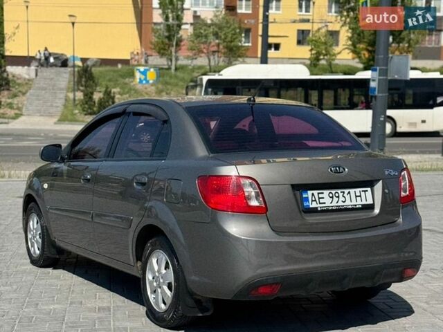 Серый Киа Рио, объемом двигателя 1.4 л и пробегом 135 тыс. км за 4999 $, фото 2 на Automoto.ua