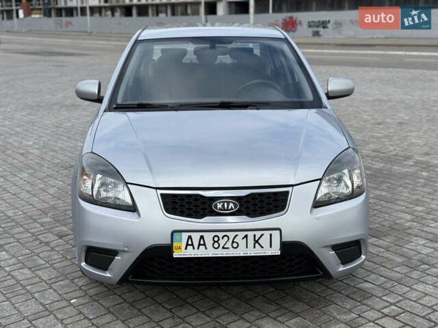 Серый Киа Рио, объемом двигателя 1.4 л и пробегом 172 тыс. км за 4950 $, фото 9 на Automoto.ua