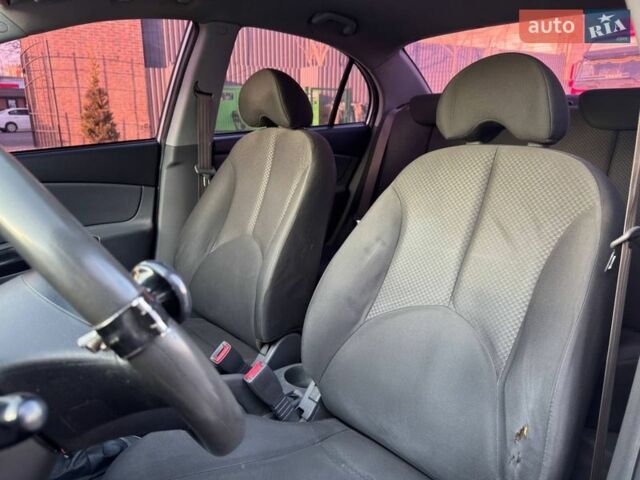 Сірий Кіа Ріо, об'ємом двигуна 1.4 л та пробігом 300 тис. км за 5500 $, фото 14 на Automoto.ua