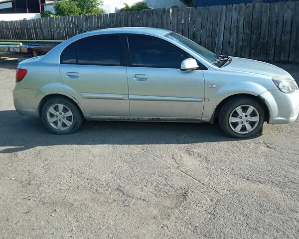 Серый Киа Рио, объемом двигателя 1.4 л и пробегом 278 тыс. км за 3000 $, фото 5 на Automoto.ua