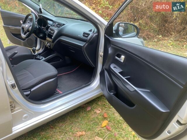 Серый Киа Рио, объемом двигателя 1.4 л и пробегом 224 тыс. км за 5400 $, фото 5 на Automoto.ua