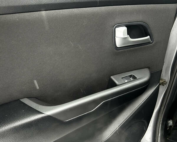 Серый Киа Рио, объемом двигателя 1.6 л и пробегом 168 тыс. км за 7000 $, фото 11 на Automoto.ua