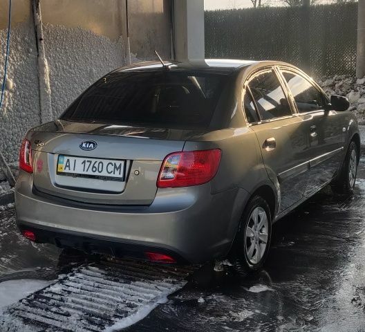 Сірий Кіа Ріо, об'ємом двигуна 1.4 л та пробігом 147 тис. км за 5500 $, фото 1 на Automoto.ua