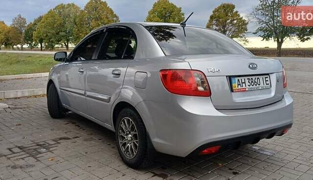 Серый Киа Рио, объемом двигателя 1.4 л и пробегом 69 тыс. км за 5699 $, фото 6 на Automoto.ua