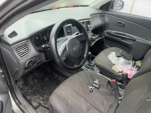 Серый Киа Рио, объемом двигателя 1.4 л и пробегом 210 тыс. км за 2400 $, фото 4 на Automoto.ua