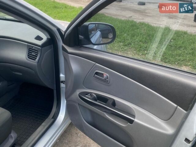Серый Киа Рио, объемом двигателя 1.4 л и пробегом 154 тыс. км за 5300 $, фото 15 на Automoto.ua