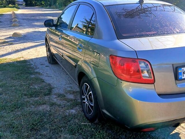 Серый Киа Рио, объемом двигателя 1.4 л и пробегом 235 тыс. км за 4000 $, фото 3 на Automoto.ua