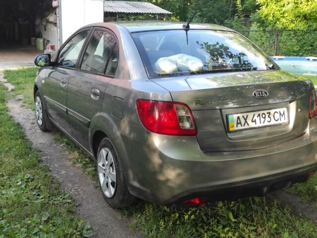Сірий Кіа Ріо, об'ємом двигуна 1.4 л та пробігом 215 тис. км за 5200 $, фото 3 на Automoto.ua