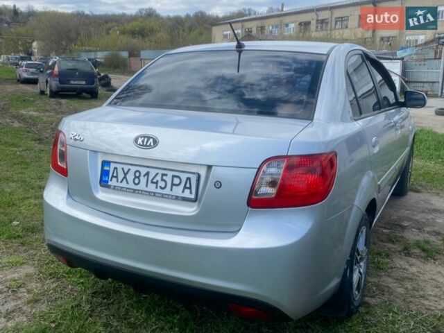 Серый Киа Рио, объемом двигателя 1.4 л и пробегом 154 тыс. км за 5300 $, фото 4 на Automoto.ua
