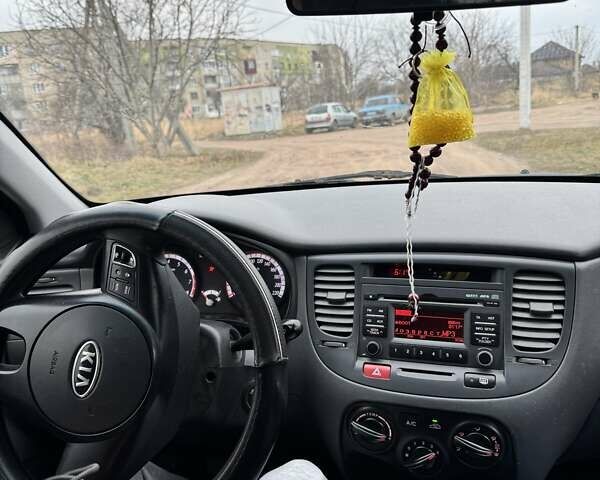 Сірий Кіа Ріо, об'ємом двигуна 1.4 л та пробігом 191 тис. км за 3400 $, фото 13 на Automoto.ua