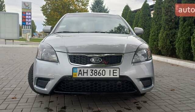 Серый Киа Рио, объемом двигателя 1.4 л и пробегом 69 тыс. км за 5699 $, фото 5 на Automoto.ua