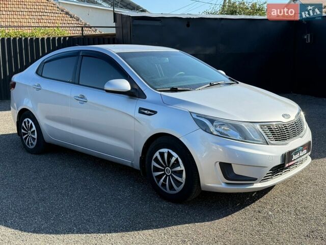 Серый Киа Рио, объемом двигателя 1.4 л и пробегом 238 тыс. км за 6200 $, фото 2 на Automoto.ua