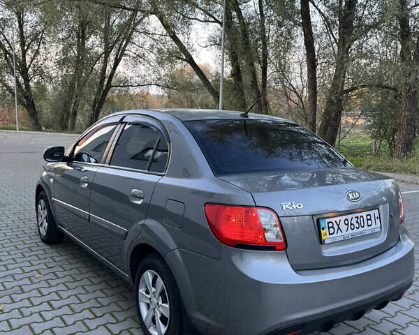 Сірий Кіа Ріо, об'ємом двигуна 1.4 л та пробігом 199 тис. км за 5400 $, фото 5 на Automoto.ua