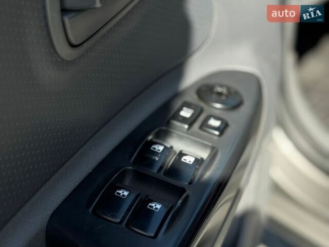 Серый Киа Рио, объемом двигателя 1.4 л и пробегом 135 тыс. км за 4999 $, фото 12 на Automoto.ua