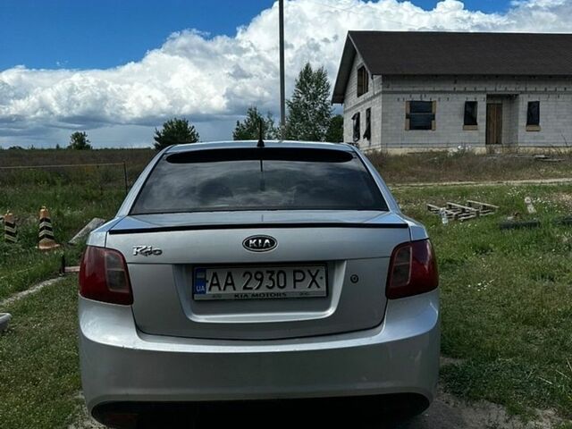 Сірий Кіа Ріо, об'ємом двигуна 1.4 л та пробігом 244 тис. км за 3000 $, фото 3 на Automoto.ua