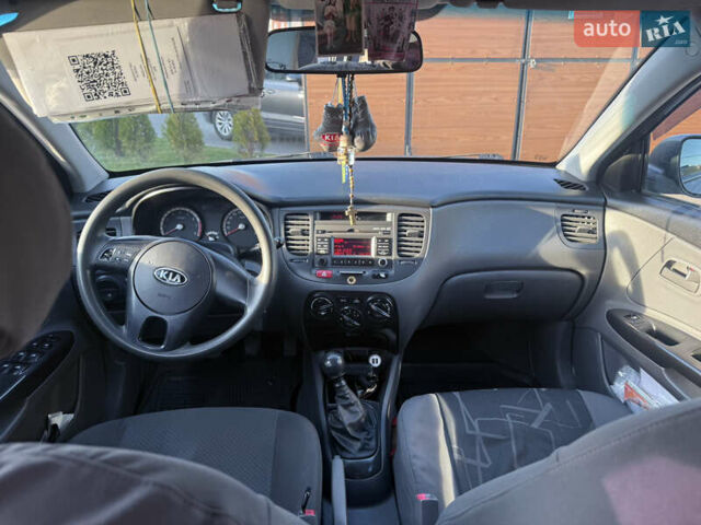 Серый Киа Рио, объемом двигателя 1.6 л и пробегом 296 тыс. км за 4699 $, фото 23 на Automoto.ua