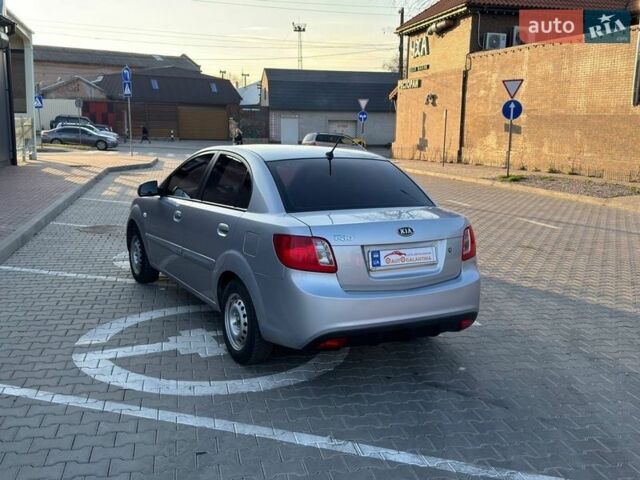 Сірий Кіа Ріо, об'ємом двигуна 1.4 л та пробігом 300 тис. км за 5500 $, фото 11 на Automoto.ua