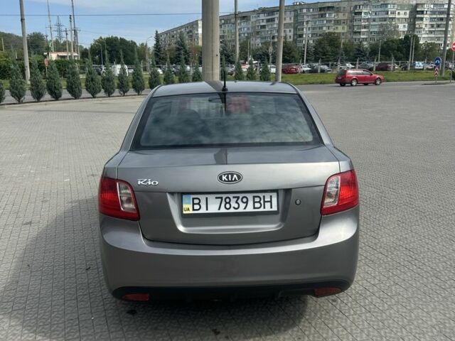 Сірий Кіа Ріо, об'ємом двигуна 1.4 л та пробігом 380 тис. км за 4510 $, фото 2 на Automoto.ua