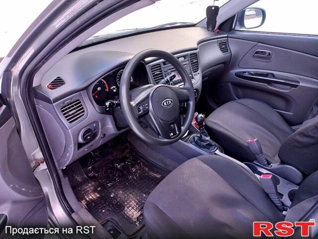 Серый Киа Рио, объемом двигателя 1.4 л и пробегом 18000 тыс. км за 3650 $, фото 4 на Automoto.ua