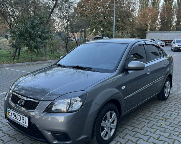 Сірий Кіа Ріо, об'ємом двигуна 1.4 л та пробігом 199 тис. км за 5400 $, фото 8 на Automoto.ua