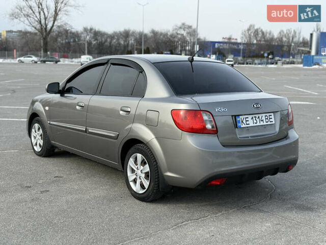 Серый Киа Рио, объемом двигателя 1.4 л и пробегом 180 тыс. км за 4699 $, фото 1 на Automoto.ua