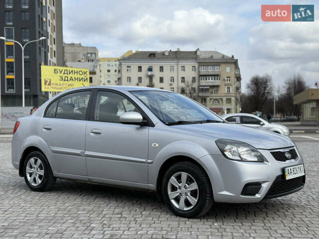 Серый Киа Рио, объемом двигателя 1.4 л и пробегом 172 тыс. км за 4950 $, фото 7 на Automoto.ua