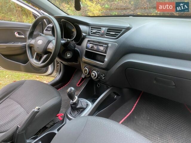 Серый Киа Рио, объемом двигателя 1.4 л и пробегом 224 тыс. км за 5400 $, фото 7 на Automoto.ua
