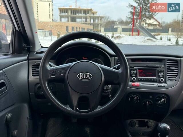 Серый Киа Рио, объемом двигателя 1.4 л и пробегом 89 тыс. км за 4900 $, фото 16 на Automoto.ua