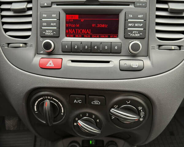 Серый Киа Рио, объемом двигателя 1.4 л и пробегом 172 тыс. км за 4950 $, фото 14 на Automoto.ua