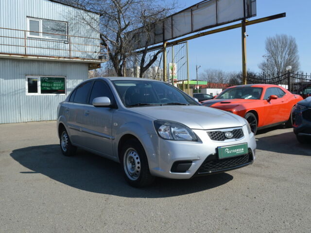 Сірий Кіа Ріо, об'ємом двигуна 1.4 л та пробігом 301 тис. км за 5600 $, фото 1 на Automoto.ua