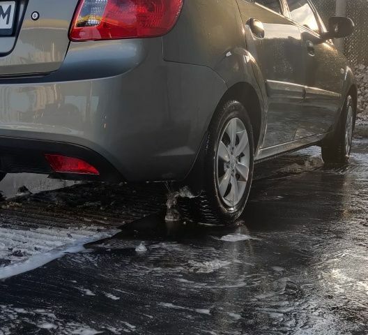 Сірий Кіа Ріо, об'ємом двигуна 1.4 л та пробігом 147 тис. км за 5500 $, фото 3 на Automoto.ua