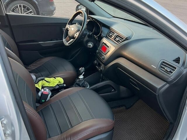 Сірий Кіа Ріо, об'ємом двигуна 1.6 л та пробігом 217 тис. км за 6200 $, фото 6 на Automoto.ua