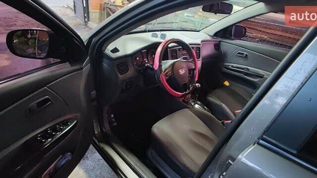 Серый Киа Рио, объемом двигателя 1.4 л и пробегом 135 тыс. км за 4900 $, фото 9 на Automoto.ua